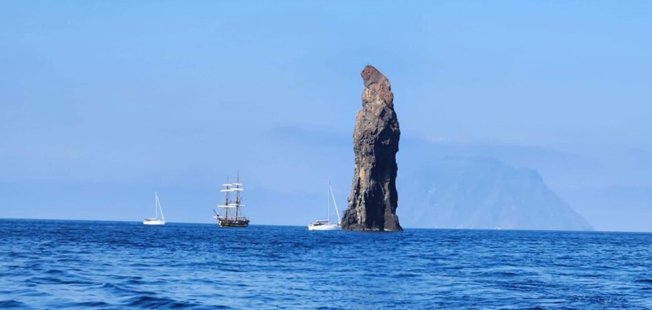 Filicudi, Isole Eolie: vacanza in catamarano con skipper professionista Mysailcruise