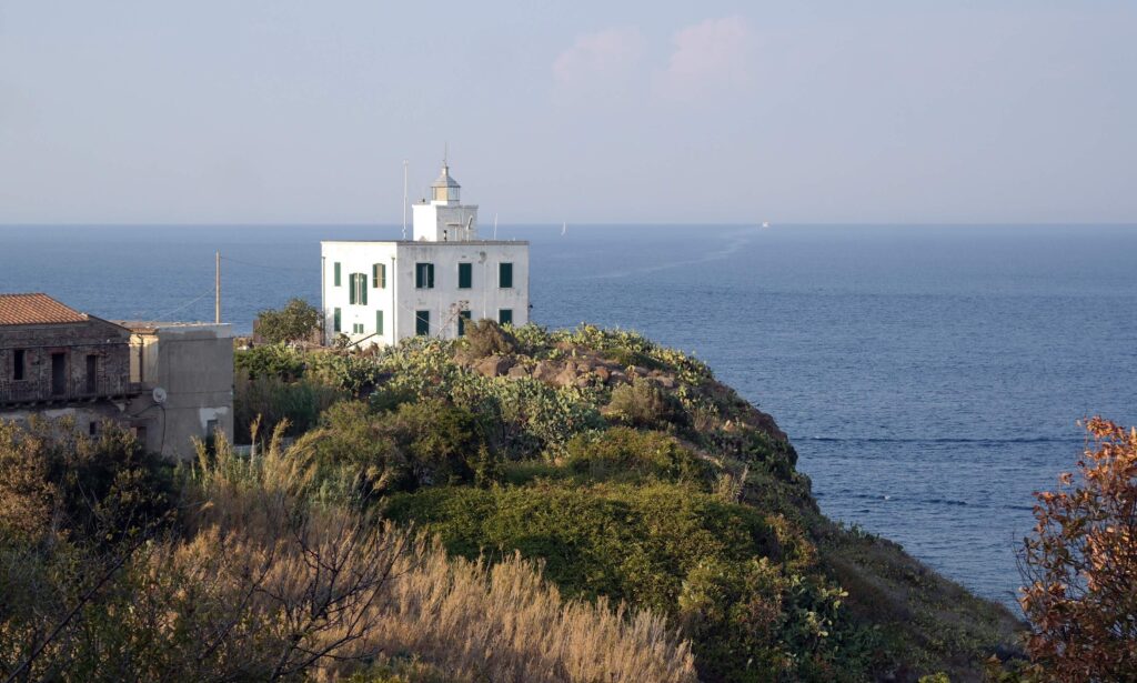 Faro Capraia vista panoramica Arcipelago Toscano