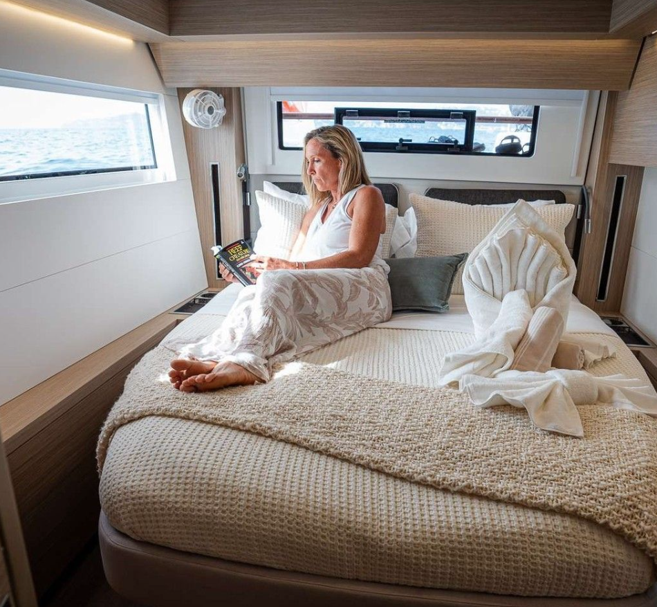 Comfortable private cabin aboard a luxury catamaran – MySailCruise